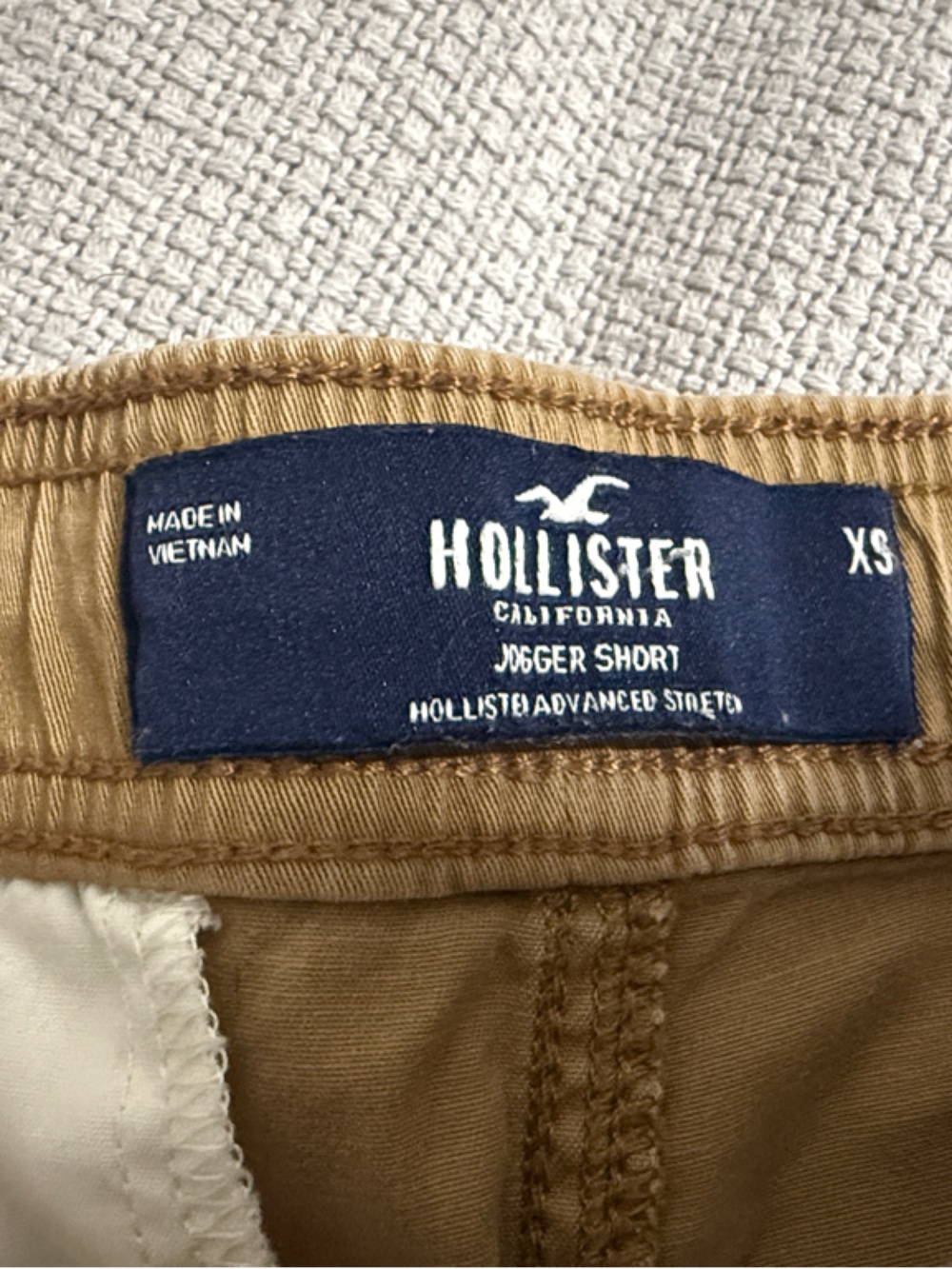 Hollister Men’s Drawstring Chino Shorts in Khaki & Stone - Picture 4 of 16